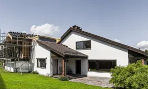 Ile kosztuje dobudowa piętra? Sprawdź, co wpływa na ceny budowy