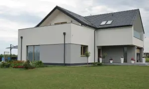 Kiedy elewacja po tynkach? Sprawdź, jak uniknąć problemów z czasem