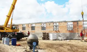 Koszt budowy chlewni: jakie wydatki warto uwzględnić i jak je oszacować?