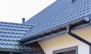 Ile waży metr dachówki ceramicznej i jak to wpływa na konstrukcję dachu?