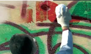 Jak usunąć graffiti z elewacji – skuteczne metody i porady