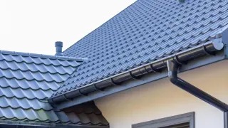 Ile waży metr dachówki ceramicznej i jak to wpływa na konstrukcję dachu?