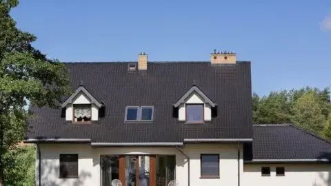 Ile kosztuje m² dachu z dachówki ceramicznej? Cena, która Cię zaskoczy!