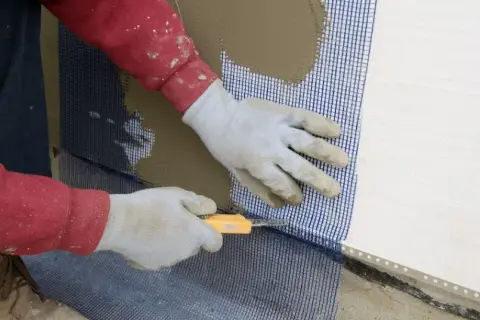 Jak przykleić styropian do ściany - uniknij najczęstszych błędów