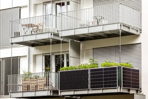 Czy balkon jest częścią elewacji? Prawne aspekty i rola w architekturze