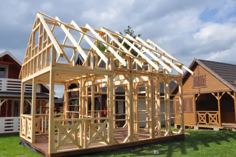 Ile kosztuje budowa domu szkieletowego 100 m²? Sprawdź, co wpływa na ceny!