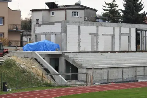 Ile kosztuje budowa stadionu? Zaskakujące różnice w cenach w Polsce!