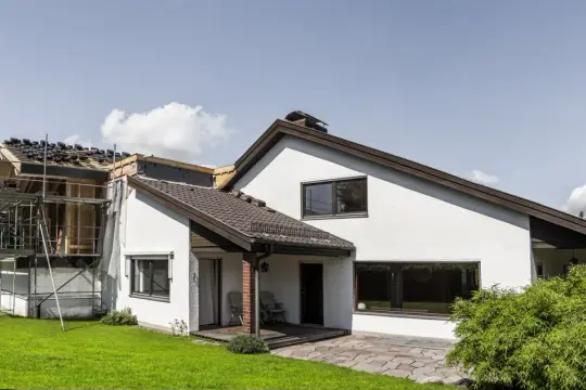 Ile kosztuje dobudowa piętra? Sprawdź, co wpływa na ceny budowy