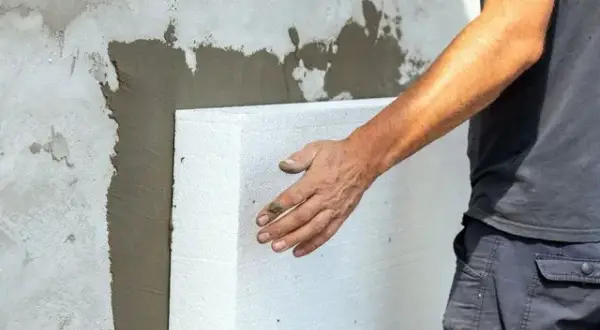 Ile kleju na 200m2 elewacji? Oblicz dokładnie, uniknij strat!