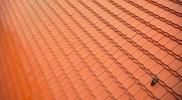 Dachówka karpiówka w koronkę – ile sztuk na m2 i jak je montować?