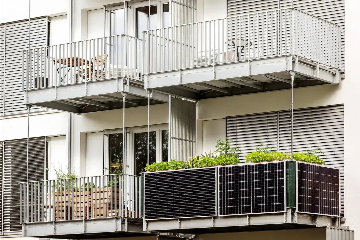 Czy balkon jest częścią elewacji? Prawne aspekty i rola w architekturze