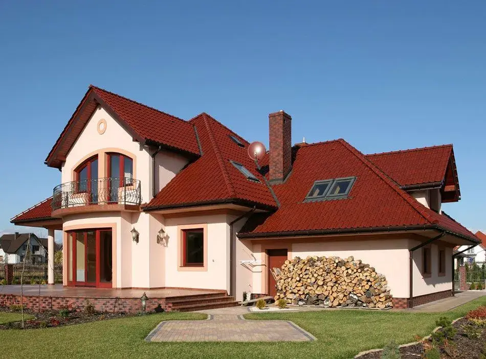 Bordowa dachówka – jakie kolory elewacji idealnie z nią współgrają?