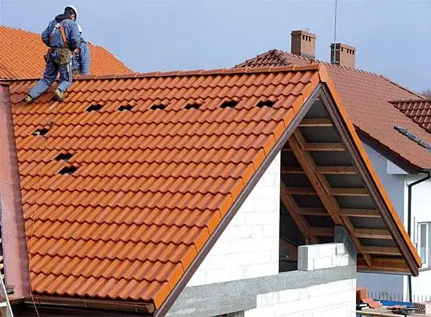 Zdjęcie Ile dachówek na metr? Poznaj dokładne liczby i kluczowe czynniki