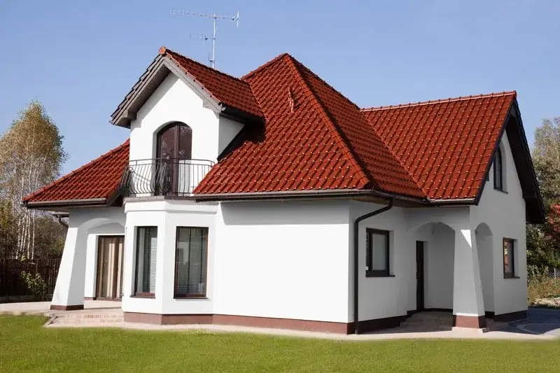 Zdjęcie Ceglany dach a elewacja: jak wybrać idealne połączenie kolorów i materiałów?
