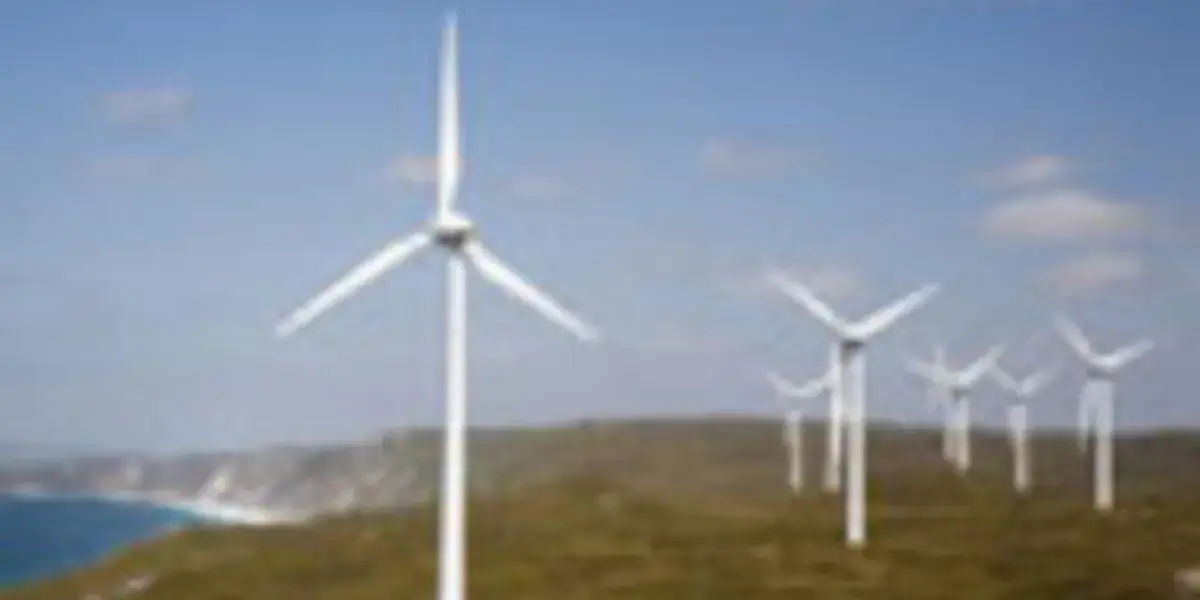 Zdjęcie Ile kosztuje budowa elektrowni wiatrowej? Szokujące wydatki i ukryte koszty.