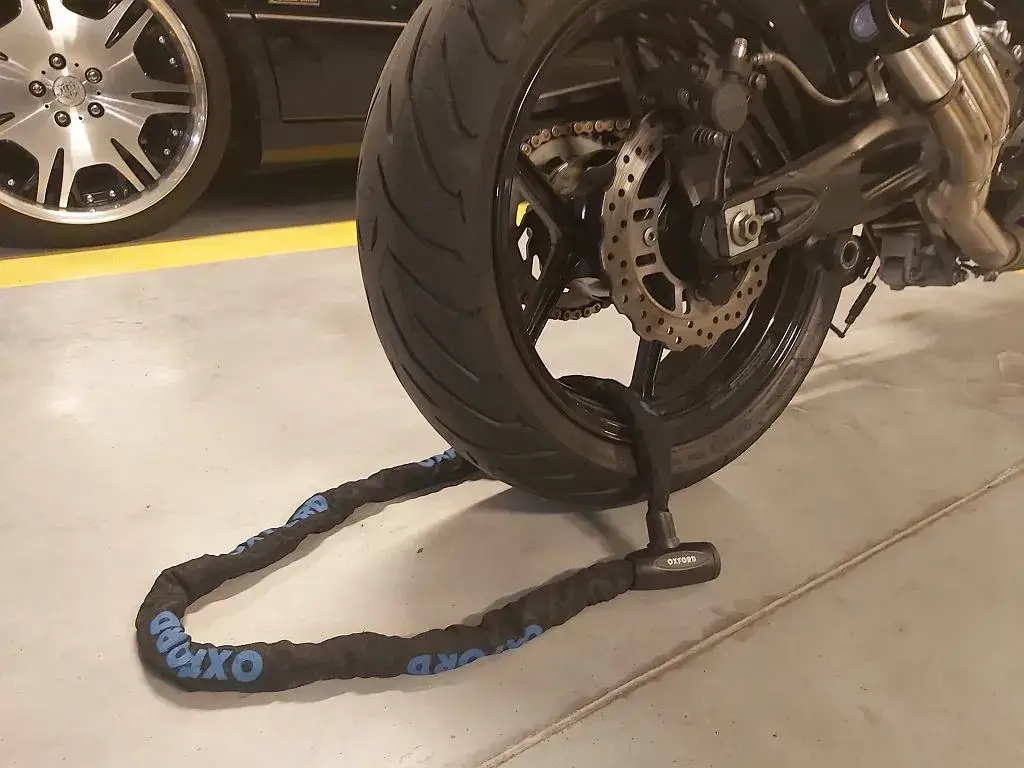 Zdjęcie Kotwa do łańcucha - skuteczne sposoby na zabezpieczenie motocykla przed kradzieżą