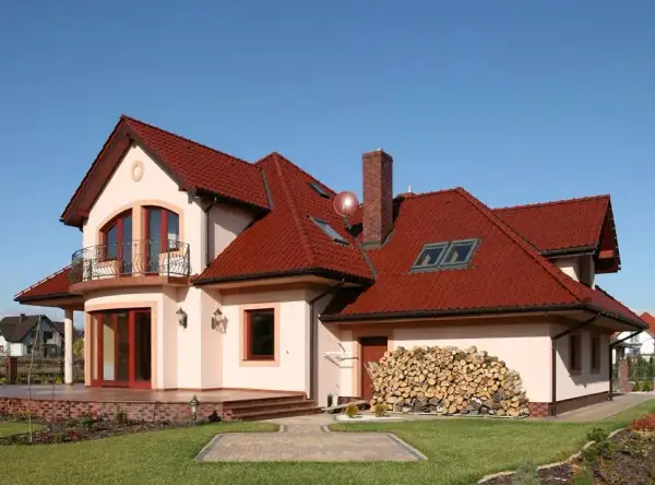Bordowa dachówka – jakie kolory elewacji idealnie z nią współgrają?
