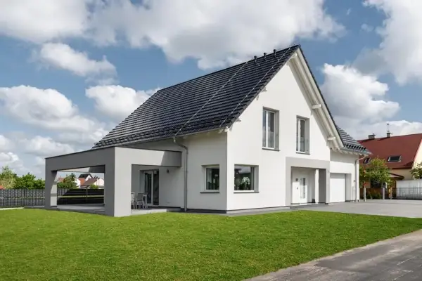 Jaka elewacja do grafitowego dachu i białych okien, aby uniknąć błędów?
